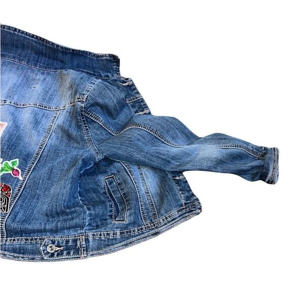 Maurice’s Wash Jean Jacket adorned with assorted patches women's medium - Picture 6 of 15